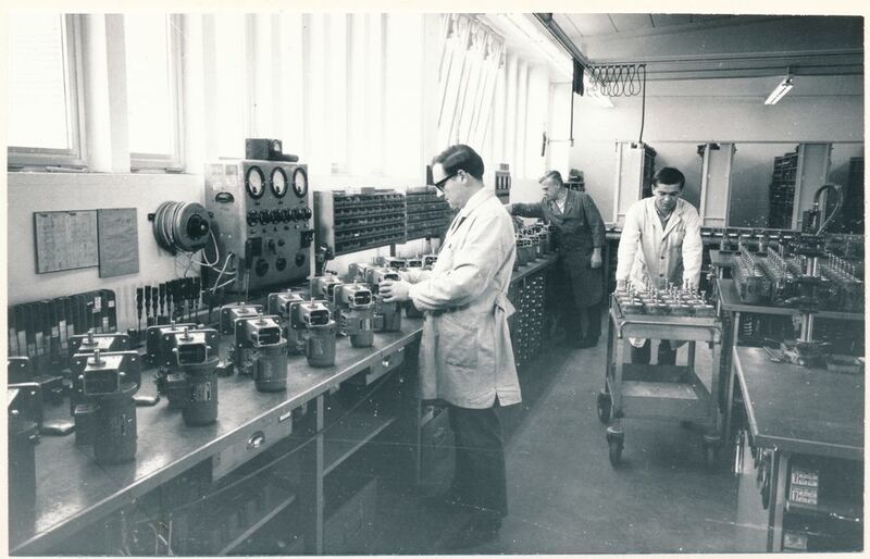 Als die Umsätze im Uhrensegment zurückgingen, stellte das Unternehemn seine Produktion um. 1954 wurden die ersten Doppelschneckengetriebe hergestellt. (SPN Schwaben)