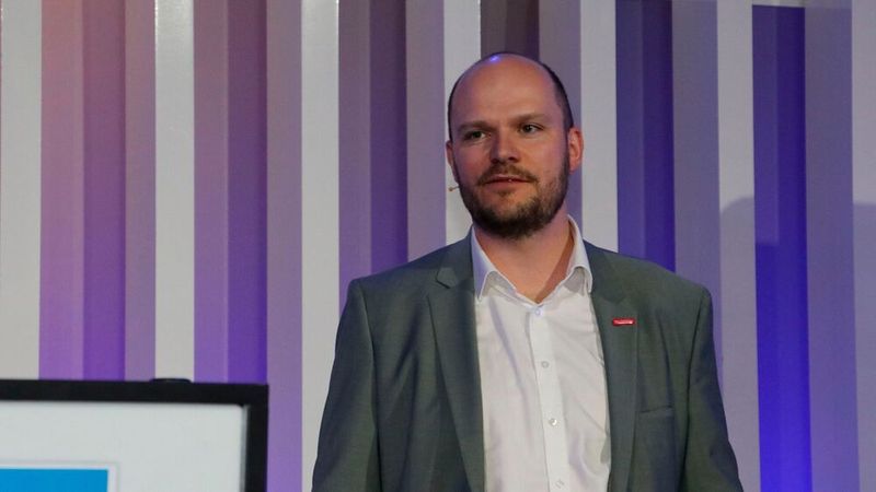 Steven Teske von der Handwerkskammer zu Köln unterstützte Christoph Nießen beim Thema digitale und nachhaltige Transformation – Fördermaßnahmen für den Mittelstand.  (Bild: Klasing)