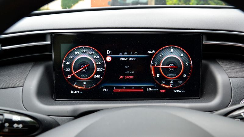 Wer den Sportmodus wählt, wird einen schärferen Anstieg der Lenkunterstützung und im Anschluss mehr Lenkpräzision bemerken. (Bild: Michel/»kfz-betrieb«)