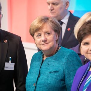 Die Kanzlerin bei ihrem Rundgang über die Messe