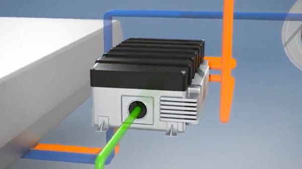 Über das Ladegerät kann die Batterie extern geladen werden (Bosch)