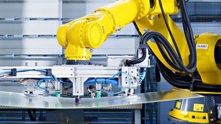 In der neuen Linie werden pro Jahr Photovoltaik-Module mit einer Leistung von 60 MW gefertigt. Das führt zu einer Taktzeit von rund 70 Sekunden.  Bild: Reis Robotics (Archiv: Vogel Business Media)