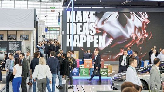 Mehr als 800 Aussteller und Partner präsentieren Produkte und Lösungen aus den Bereichen Primäraluminium, Halbzeuge und veredelte Produkte, Maschinen und Verarbeitungstechnologie, Oberflächenbehandlung, Software und Recycling.(Bild:  RX)