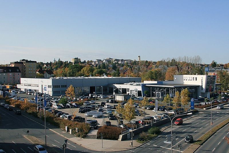 Das großzügige Betriebsgelände von Auto-Müller in Hof ist einer von fünf Standorten des Unternehmens. (Foto: Auto-Müller)