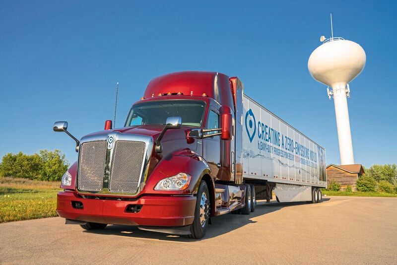 Beide Lkw-Generationen sind im „Project Portal“ im Einsatz – im Güterumschlag in und um die kalifornischen Häfen von Long Beach und Los Angeles. (Toyota)