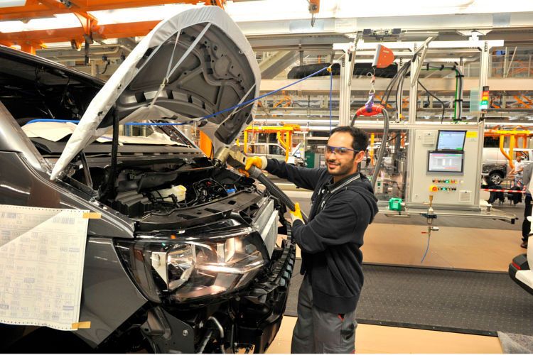 Deswegen wird die produktionsfreie Zeit über den Jahreswechsel für den Umbau genutzt. Damit sind jetzt insgesamt rund 500 Mitarbeiter befasst. (Foto: VW)