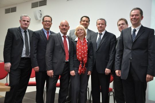 Der CHV-Vorstand mit Referenten (v. li.): Martin Lauer, Adrian Glöckner, Peter Jakob, Antje Woltermann (ZDK), Dr. Andreas Nodoushani (Wille Rechtsanwälte), Dr. Rainer Zschocke, Torsten Schneider (Steuerberater) und Bernd Wiesemes. (Archiv: Vogel Business Media)