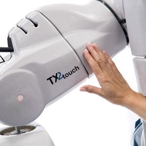 Im Gegensatz zu den meisten Leichtbaurobotern ist die Stoppfunktion des TX2touch PLe-konform.