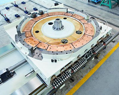 Bett mit Schlitten für einen hydrostatisch gelagerten 65-t-Dreh-Verschiebetisch. (Archiv: Vogel Business Media)