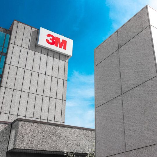 Im Dezember vergangenen Jahres hatte der Technologieriese 3M verkündet, sein Werk im Chemiepark Gendorf 2025 zu schließen. (Symbolbild)(Bild:  jochenrolfes/ 3M)