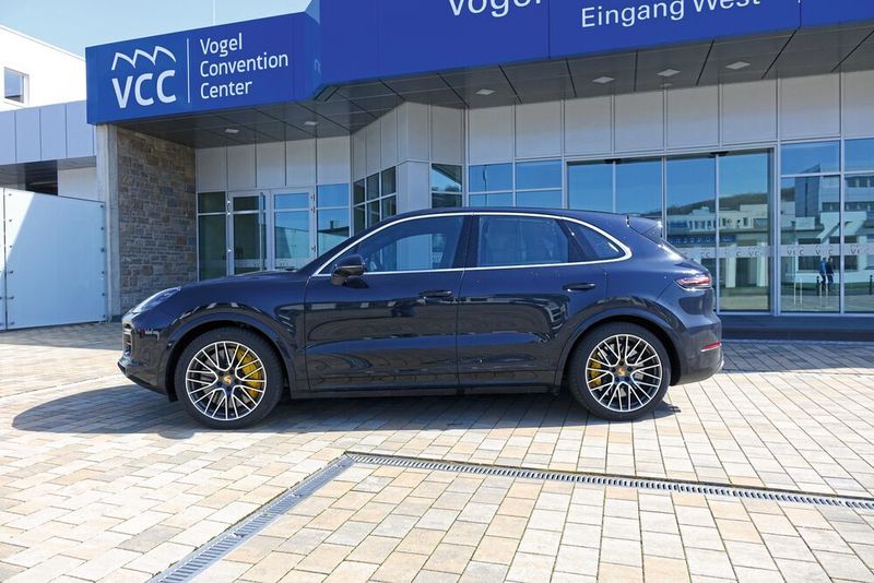 Der Porsche Cayenne Turbo ist das Topmodell unter den SUVs der Marke. (Sven Prawitz)