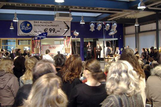 einer gut besuchten Hochzeitsmesse im automobilen Umfeld. (Archiv: Vogel Business Media)