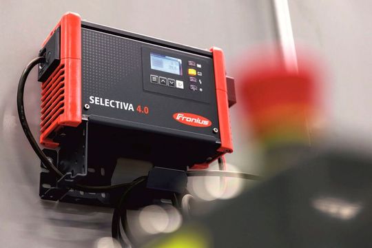  Universelle Ladegeräte der Selectiva-Produktfamilie von Fronius laden flexibel Blei-Säure-, aber auch Lithium-Ionen-Batterien mit unterschiedlichen Spannungen und Kapazitäten.(Bild:  Fronius)