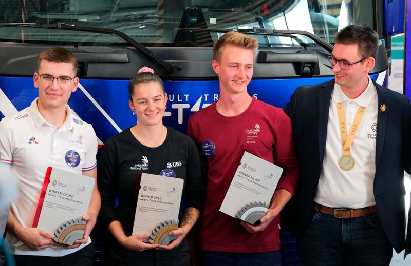 Das Siegerpodium der Nfz-Experten: (v. l.) Romaine Le Roux, Sophie Schumacher, Andreas Schuck und der Europameister 2023 Luca Ianni. (Bild: Büttner - VCG)