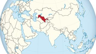 In die Usbekistan zieht die Nachfrage nach Chemieprodukten in den Förderzweigen (Gas, Öl und Erze), im verarbeitenden Gewerbe (Textil-, Kfz- und elektrotechnische Industrie) und in der Bauwirtschaft an. (Bild: TUBS, wikimedia commons)
