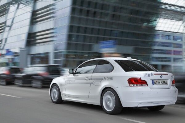 Der BMW ActiveE: Im Rahmen eines Forschungsprojekts werden Fahrer in Berlin gesucht, die das elektrifizierte 1er Coupe fünf Monate lang testen sollen (Bild: BMW)