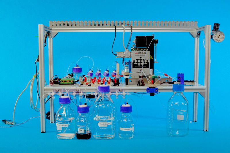 Forscher von Microsoft und der University of Washington haben ein vollautomatisches System demonstriert, das Daten in synthetischer DNA speichert und abruft – ein wichtiger Schritt, um die Technologie aus dem Forschungslabor in kommerzielle Rechenzentren zu verlagern. Forscher von Microsoft und der University of Washington haben ein vollautomatisches System demonstriert, das Daten in synthetischer DNA speichert und abruft – ein wichtiger Schritt, um die Technologie aus dem Forschungslabor in kommerzielle Rechenzentren zu verlagern.