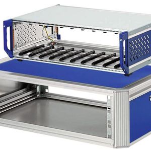 Rack Gehäuse mit einem 19-Zoll-Tischgehäuse von Fischer Elektronik.(Bild:  Fischer Elektronik)