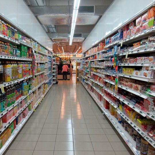 Der umsatzstärkste Teil mit Lebensmitteln bleibt in einer Hand.(Bild:  gemeinfrei /  Pixabay)