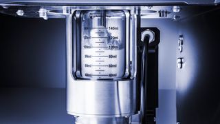 Die Pulverzelle für Rheometer der MCR-Serie ist weit mehr als ein Werkzeug für die Qualitätskontrolle, auch wissenschaftliche Untersuchungen des Fließverhaltens von granularen Medien im unfludisierten, sub-fluidisierten und fluidisierten Zustand sind nun möglich. (Bild: Anton Paar)