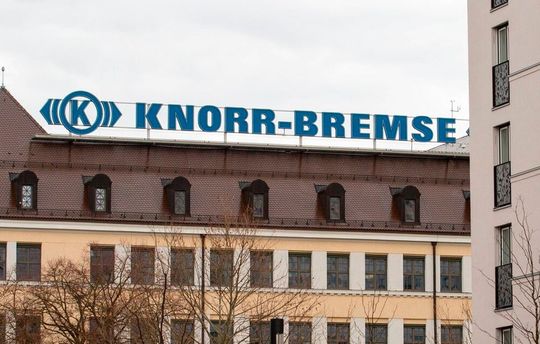 Knorr-Bremse hat es nach eigenen Angaben geschafft, einen sehr guten Start ins Jahr 2026 hinzulegen. Hier die erfreulichen Zahlen ...(Bild:  Knorr-Bremse)