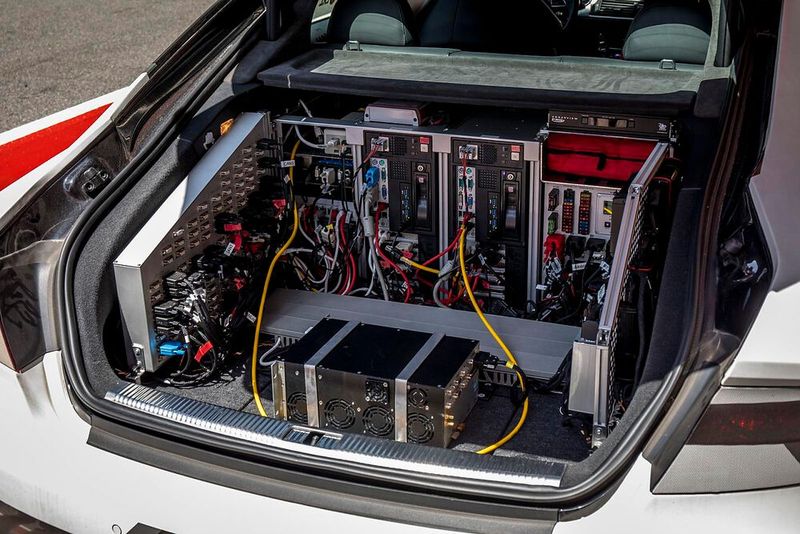 Aber auch die Rechenleistung der Bordelektronik erfüllt die Anforderungen des automobilen Alltagsverkehrs noch nicht und ist schlicht zu teuer. (Bild: Audi)