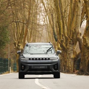 Obwohl der Allradantrieb fehlt, weckt der Torres EVX optisch die Abenteuerlust.(Bild:  KGM)