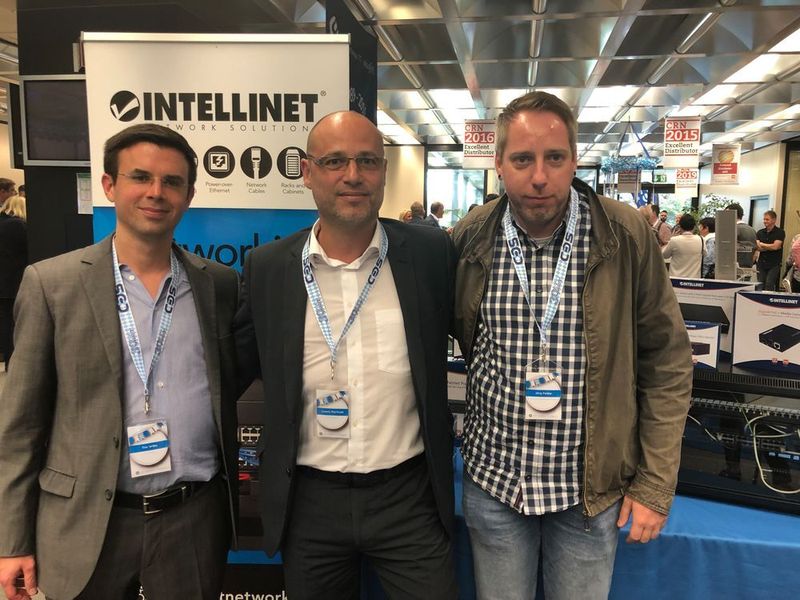 Tim Wilke und Lorenz Martinek (v. l., beide IC Intracom) mit Jörg Felder (api) (Vogel IT-Medien GmbH)