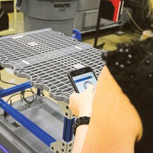 Die einfache Bedienung der mobilen Roboter von MiR via Smartphone und Tablet überzeugte die Mitarbeiter.