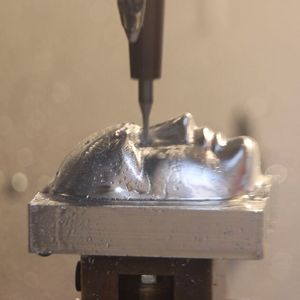 Für unterschiedlichste Anwendungen und Einsatzgebiete waren bei Hüttmann Maschinen unter Span zu sehen.(Bild:  Maschinenmarkt/rw)