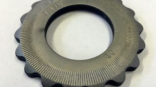 Arbeitssicheres Verschrauben im Offshore-Einsatz: Hytorc-Unterlegscheibe gibt es auch mit Seewasser trotzendem Korrosionsschutz. (Bild: Hytorc)