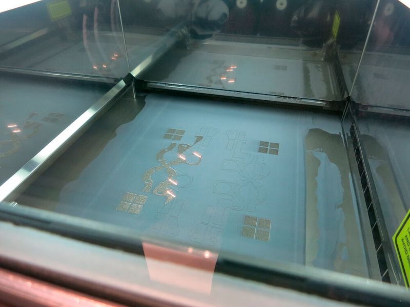 Additive Fertigung am Stand von Renishaw. Geschwindigkeit ist hier Trumpf. Die einzelnen Laserpunkte erscheinen dem Betrachter wie Laserlinien. (Reinhardt / Devicemed)