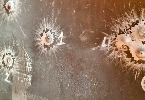 Die Stahlsorte Secure 500 von Salzgitter respektive der Tochter Ilsenburger Grobblech hat es geschafft, als militärisch einsatzfähig zu gelten (Symbolbild). Denn das Material trotzt nachweislich einem ballistischem Beschuss ...(Bild:  Ballermania)