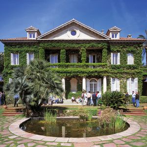IESE Business School in Barcelona: Ebenso unterhält das IESE unter anderem einen Campus in Madrid sowie eine Niederlassung in München