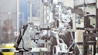 Große Zeitersparnis beim Ändern von Parametern während des Automatikbetriebes von Roboterprozessen bringt die Software Robot Ware Machine Tending. (Bild: ABB/Guenter Meier)