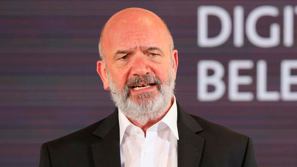 Traton-Personalchef Bernd Osterloh geht ein Jahr früher