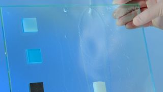 Wieder lösbare Klebstoffe für Bauteile mit hochwertigen Oberflächen (Bild: Delo)