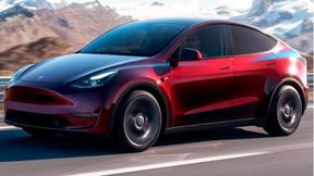 Abwarten! Tesla genießt nach einer längeren Durststrecke wieder deutlich mehr Nachfrage. Vor allem das Modell Y (im Bild) ist wieder beliebter geworden. Aufgrund des Rückenwinds denkt man nun an den Ausbau der Kapazitäten in Grünheide. Ein Experte steht dem kritisch gegenüber ... (Bild: Tesla)