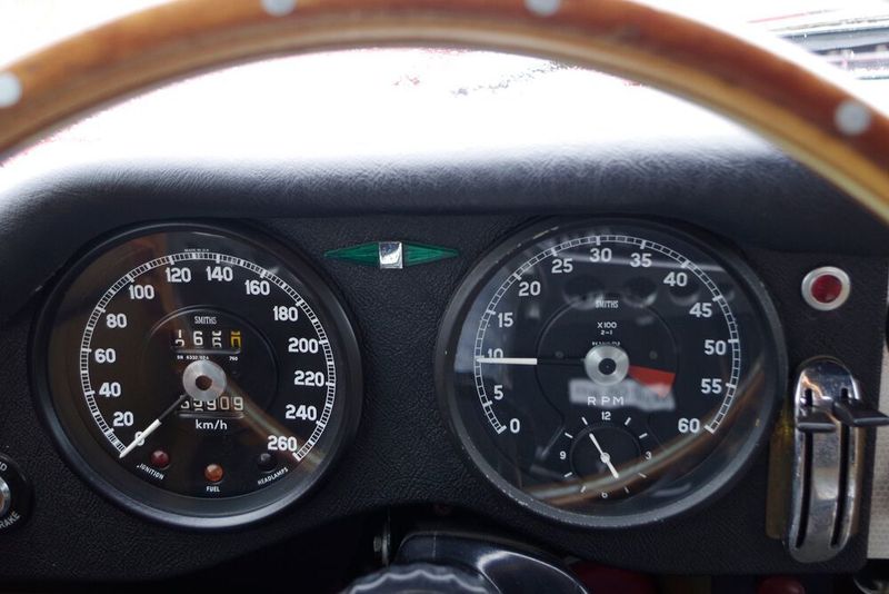 Immerhin 260 km/h verspricht der Tacho des E-Type. (SP-X/Patrick Broich)