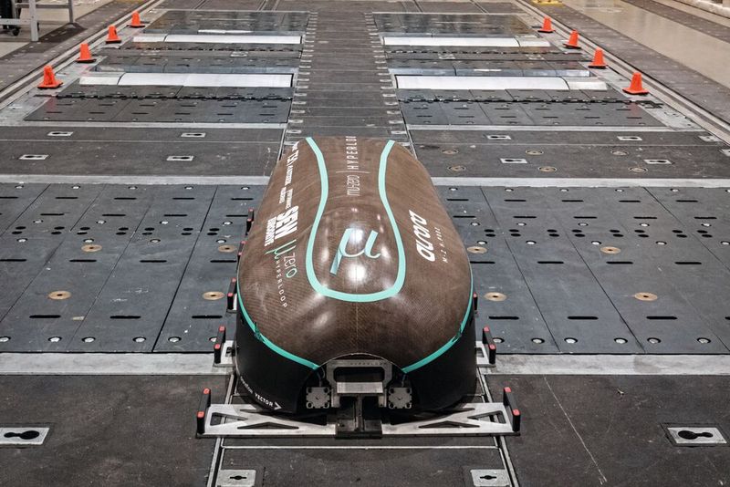 Mit ihrem Pod „Aurora“ fuhr das Team von mu-zero Hyperloop in der zweiten Saison der European Hyperloop Week gleich mehrere Preise ein – auch mit Hilfe von Messtechnik von Kistler. (Bild: Kistler Gruppe)