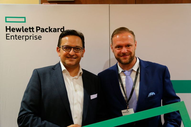 (v.r.n.l.): Thomas Durst (CYCLOTRON Computervertrieb) mit Gerry Steinberger (HPE) (HPE)
