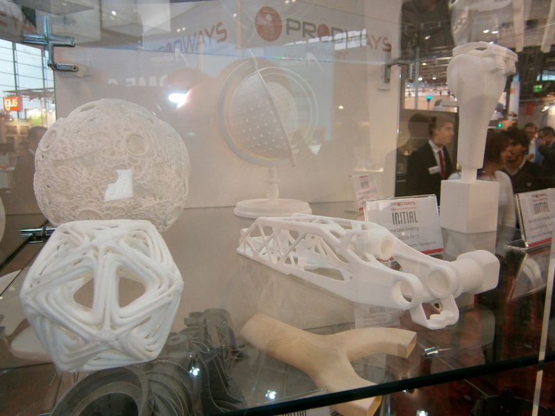 Impressionen von der formnext 2015 - powered by tct...bereits am ersten Tag bevölkerten ettliche Besucher die Halle 3.1 in Frankfurts Messeareal. (Bild: Königsreuther)