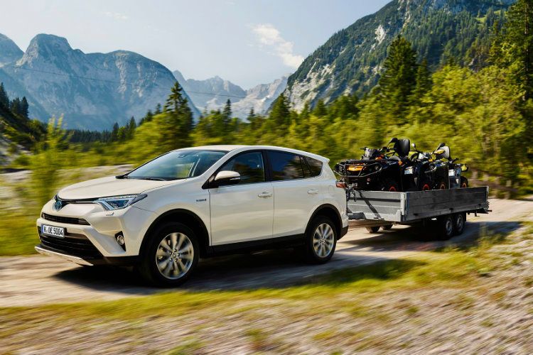 Die Hybrid-Allradvariante zieht 1.650 statt 800 Kilogramm. (Toyota)