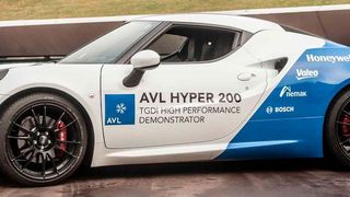 Um die Leistung von 200 Kilowatt pro Liter zu erreichen, setzte AVL beim Projekt Hyper 200 eine Bi-Turbo-Aufladung mit Zweistufen-Kompressor und einstufiger Turbine ein. (Foto: Gerhard Langusch)