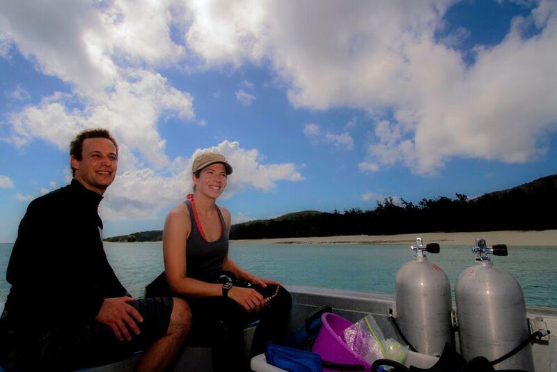 Sandra Binning and Dominique Roche on a small research vessel at the Lizard Island Research Station on the Great Barrier Reef, Australia, where the experiments were conducted. (Simon Gingins)