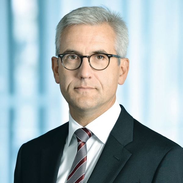 Ulrich Spiesshofer: „Wir schaffen Mehrwert für unsere Kunden indem wir das Industrie- Knowhow, die fortgeschrittene Konnektivität und Digitaltechnologien zusammenführen.“ (ABB)