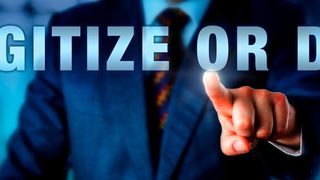 Die Digitalisierung in Unternehmen geht schrittweise voran und erzielt kleine Erfolge, was die Fachseite positiver stimmt, als die IT-Verantwortlichen. (© Leo Wolfert / stock.adobe.com)