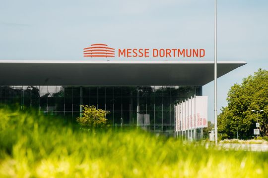 Die Dortmunder Westfalenhallen werden vom 19. bis zum 21. November 2024 Schauplatz der ersten Fachmesse Buildinx sein. Gerade rechtzeitig, denn eine Studie rechnet für die Zeitspanne von 2025 bis 2028 mit einem deutlichen Plus bei der Nachfrage nach Logistikflächen.(Bild:  Messe Dortmund)