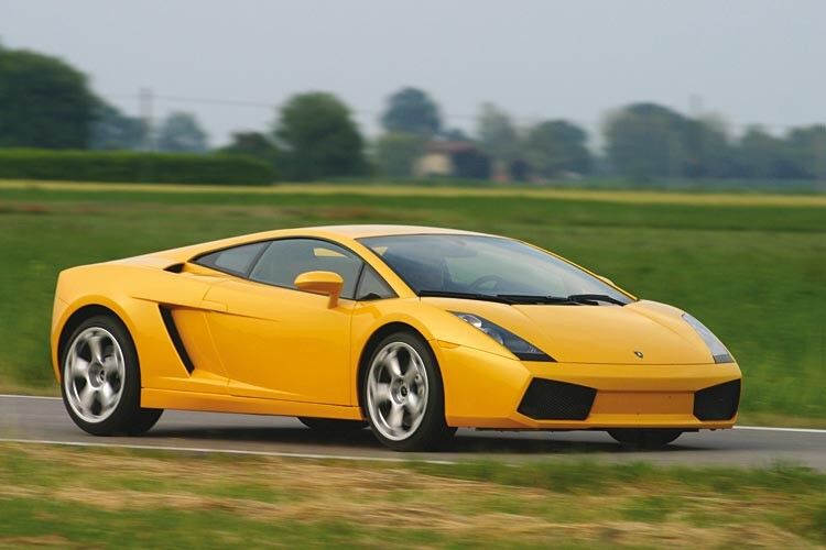 ... in 4,0 Sekunden von 0 auf 100 km/h – das Ende des Vorschubs ist erst bei 315 km/h erreicht. (Lamborghini)