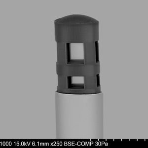 3D-gedruckte Struktur auf der Spitze einer Glasfaser.(Bild:  UpNano GmbH)